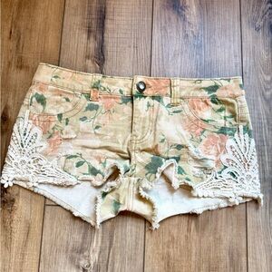 Mossimo Supply Co. Floral Distressed Lace Jean Shorts - Neutral - EUC - Size 7